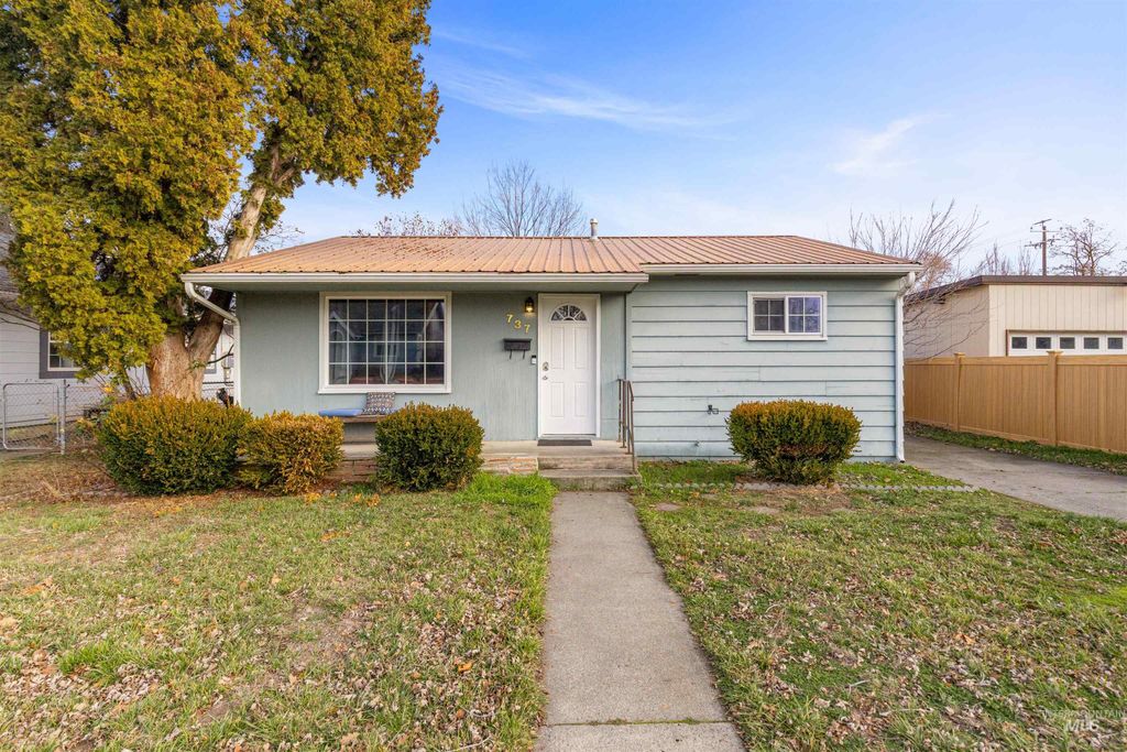 Photo of 737 4th Street, Clarkston, WA 99403 (MLS # 98973089)