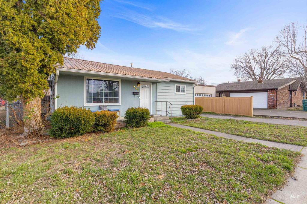 Photo of 737 4th Street, Clarkston, WA 99403 (MLS # 98973089)