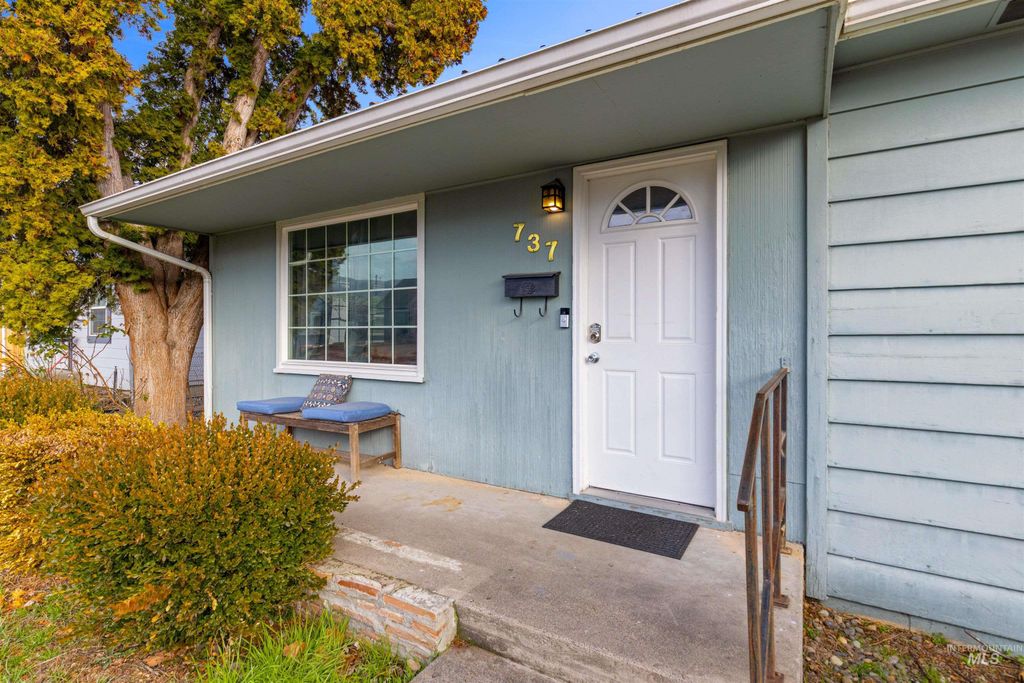 Photo of 737 4th Street, Clarkston, WA 99403 (MLS # 98973089)