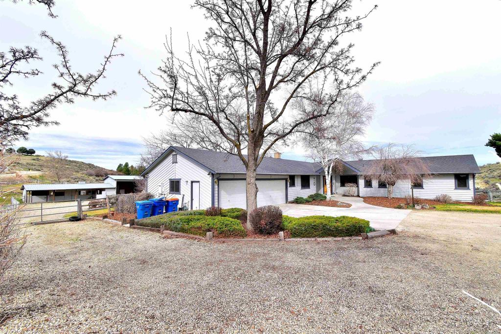 Photo of 5035 Willow Creek, Eagle, ID 83616 (MLS # 98977114)