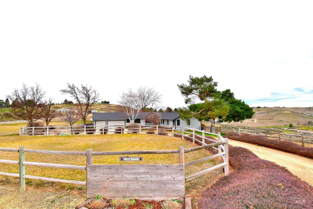 Photo of 5035 Willow Creek, Eagle, ID 83616 (MLS # 98977114)