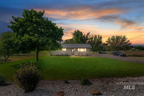 Photo of 6323 Foothill Rd, Star, ID 83669 (MLS # 98987092)