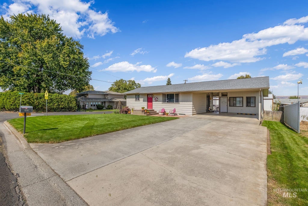 Photo of 1231 Airway Ave, Lewiston, ID 83501 (MLS # 99001260)