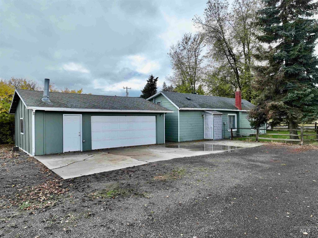 Photo of 522 Ellis Ave, Winchester, ID 83555 (MLS # 98967334)