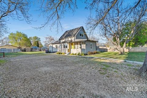 Photo of 1916 E Oak St, Caldwell, ID 83605 (MLS # 98972955)