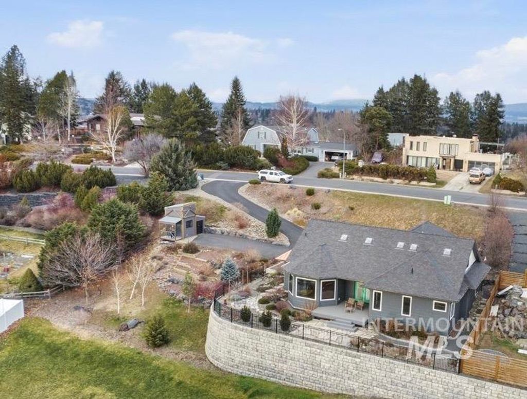 Photo of 763 Indian Hills Dr, Moscow, ID 83843 (MLS # 98972862)