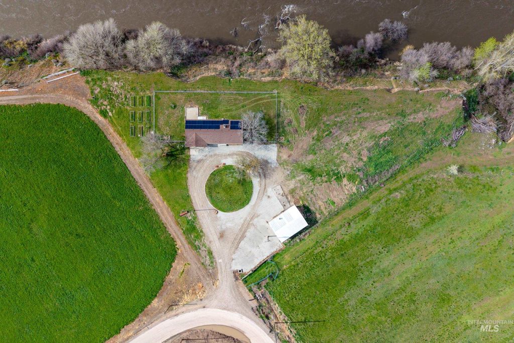 Photo of 8989 Hillview Rd, Emmett, ID 83687 (MLS # 98982662)