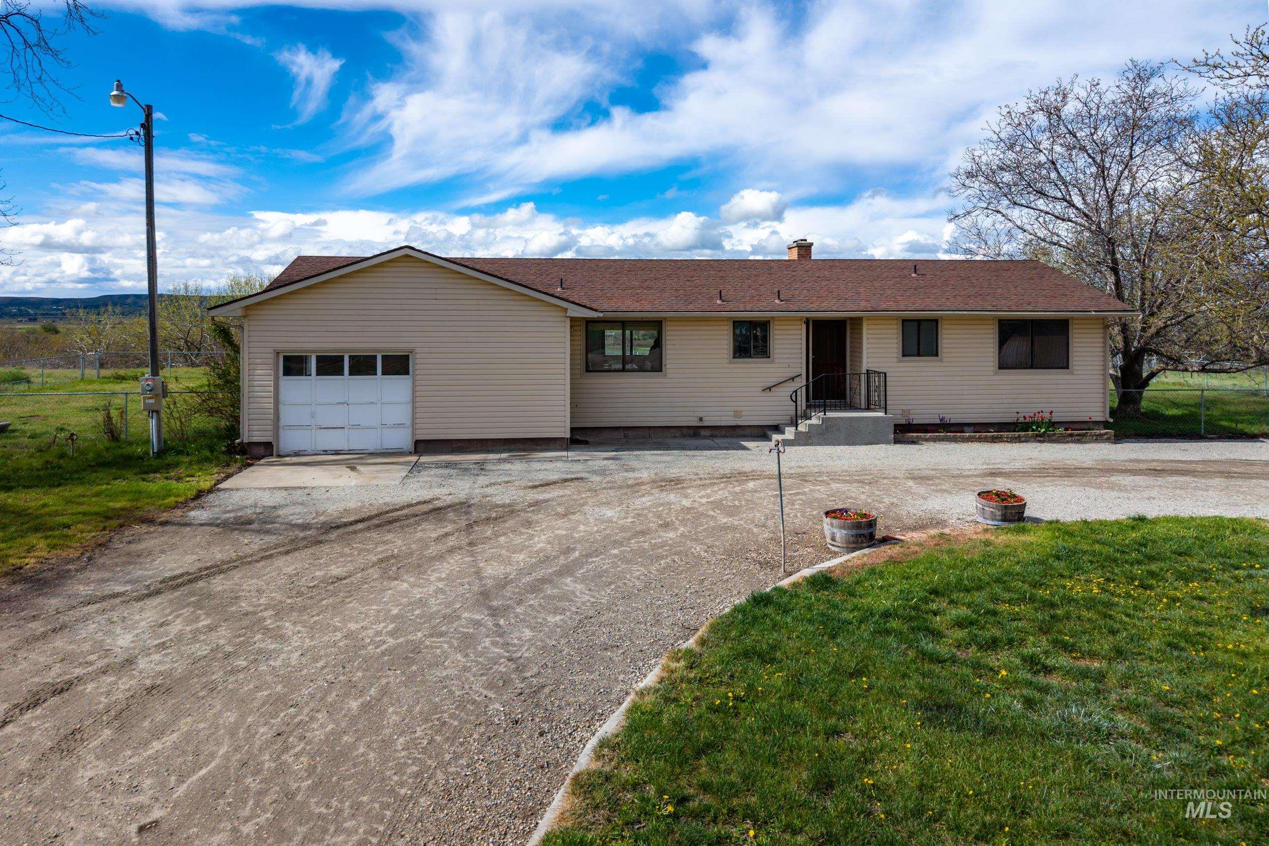 8989 Hillview Rd