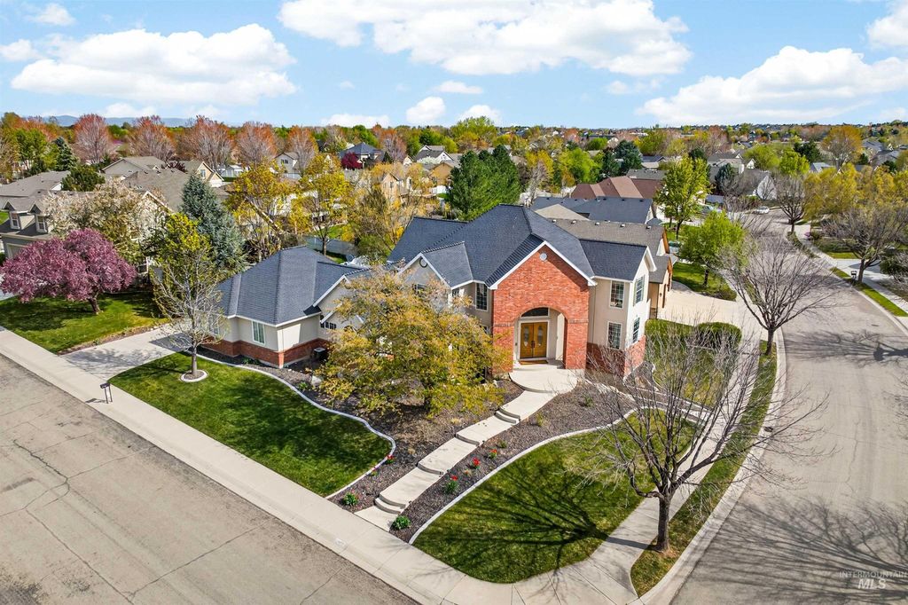 Photo of 479 W Polar Bear St, Meridian, ID 83642 (MLS # 98981740)