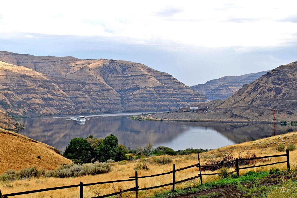 Photo of 531 Silcott Road, Clarkston, WA 99403 (MLS # 98961508)