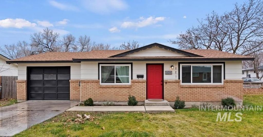 Photo of 1105 E Roosevelt Ave, Nampa, ID 83686 (MLS # 98972432)