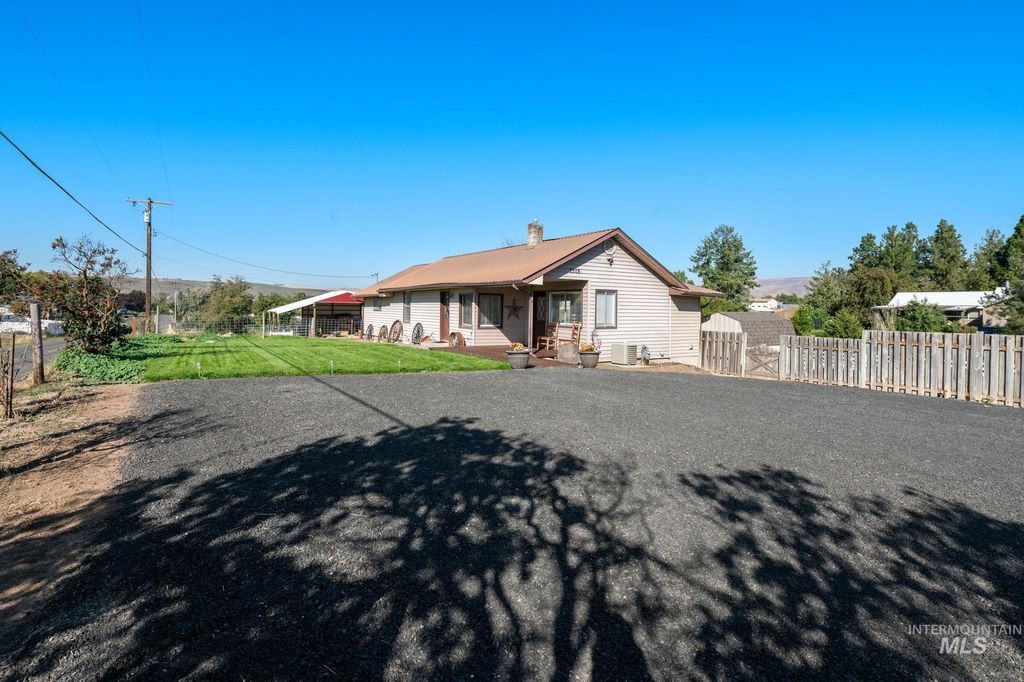 Photo of 2208 4th Ave, Clarkston, WA 99403 (MLS # 98963093)