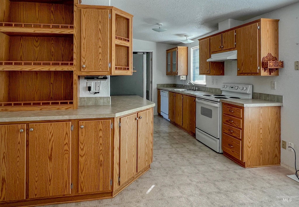 Photo of 2015 6th Ave, Spc #147 AVE, Clarkston, WA 99403 (MLS # 98990242)