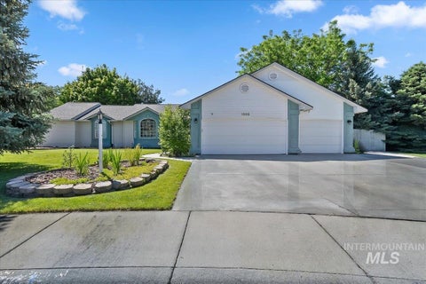 Photo of 1205 Walnut Creek Ct, Nampa, ID 83686 (MLS # 98990211)
