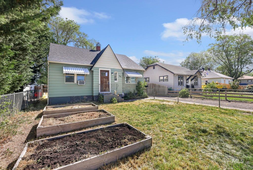 Photo of 620 4th Ave N Ave, Twin Falls, ID 83301 (MLS # 98987794)