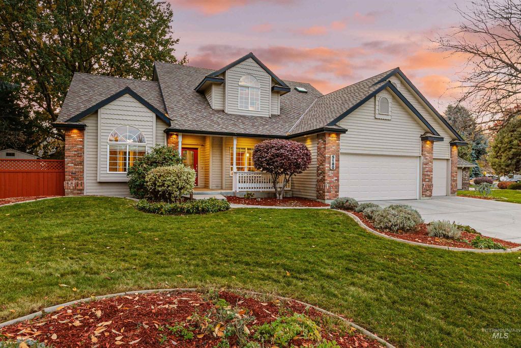 Photo of 5180 N Riverfront Drive, Garden City, ID 83714 (MLS # 98966682)