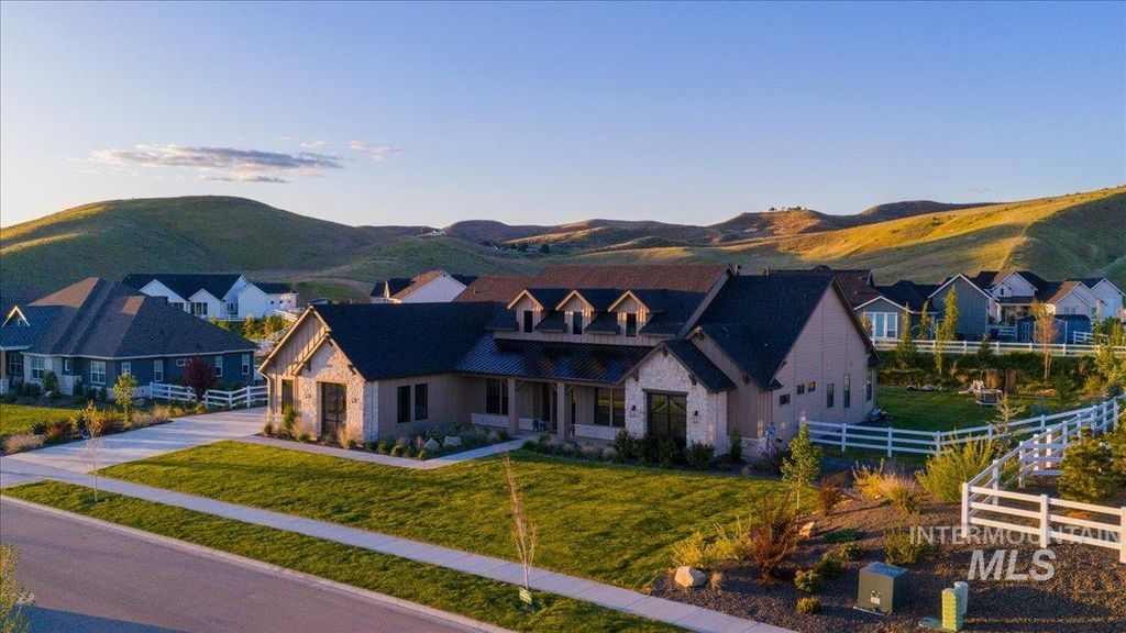 Photo of 7664 W Diamond Lake Dr, Boise, ID 83714 (MLS # 98984468)