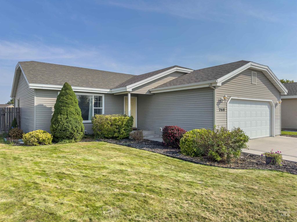 Photo of 268 Seven Springs Ave, Twin Falls, ID 83301 (MLS # 98960325)