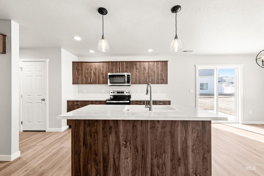 Photo of 13723 Inman Ct, Caldwell, ID 83607 (MLS # 98978574)