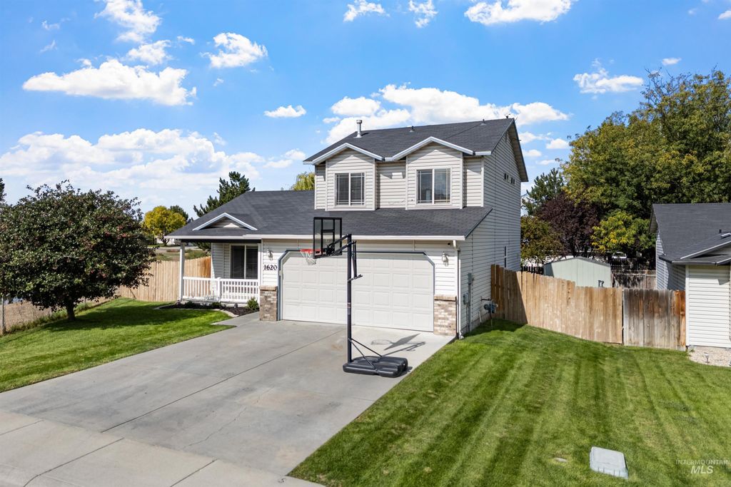 Photo of 1620 W Young Ave, Nampa, ID 83651 (MLS # 98963428)
