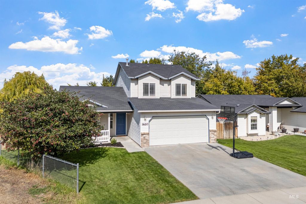 Photo of 1620 W Young Ave, Nampa, ID 83651 (MLS # 98963428)