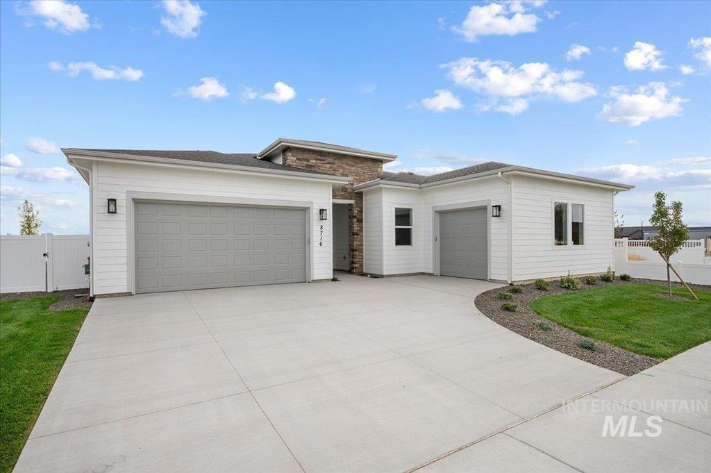 Photo of 1400 N Leatherwood Ave, Star, ID 83669 (MLS # 98973500)