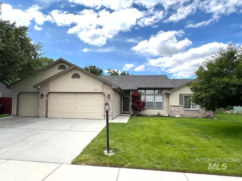 Photo of 5059 N Edenburgh Way, Boise, ID 83714 (MLS # 98967864)