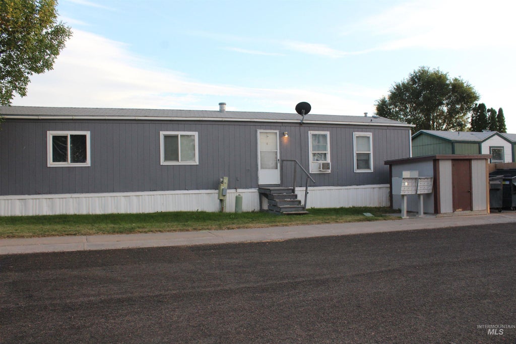 Photo of 1015 N Fir St #Trlr 25A, Jerome, ID 83338 (MLS # 99001664)