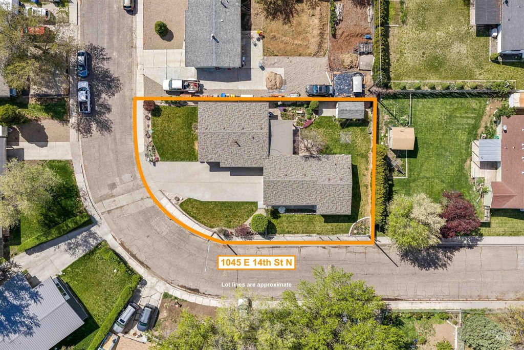 Photo of 1045 E 14th N, Mountain Home, ID 83647 (MLS # 98983274)