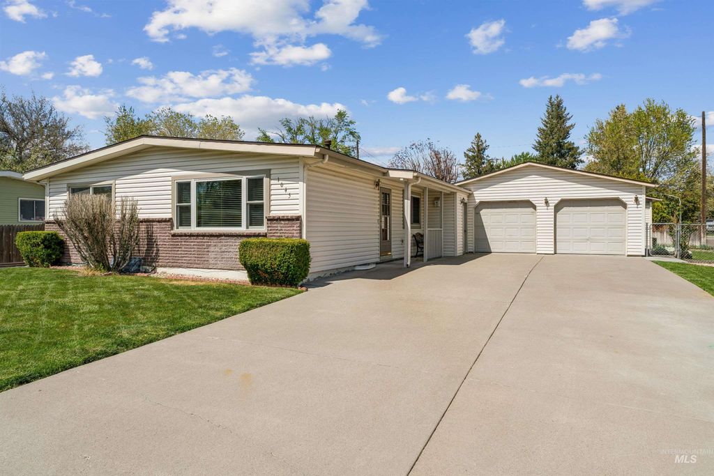 Photo of 1045 E 14th N, Mountain Home, ID 83647 (MLS # 98983274)