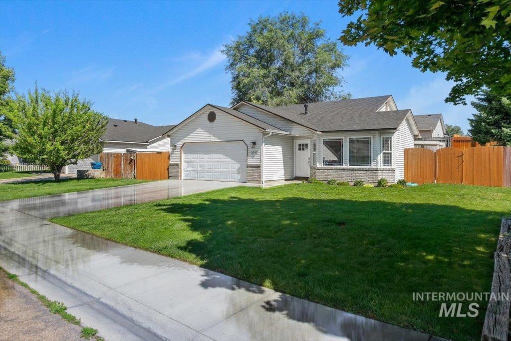 Photo of 2712 Muskrat Ave, Nampa, ID 83687 (MLS # 98993975)