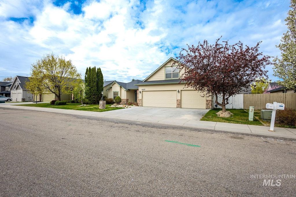 Photo of 4227 N Rhodes Ave, Meridian, ID 83646 (MLS # 98981083)