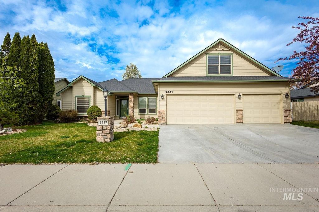 Photo of 4227 N Rhodes Ave, Meridian, ID 83646 (MLS # 98981083)