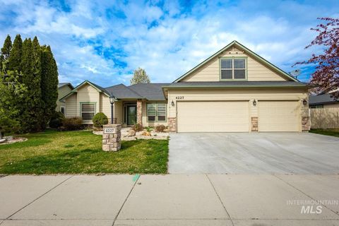 Photo of 4227 N Rhodes Ave, Meridian, ID 83646 (MLS # 98981083)