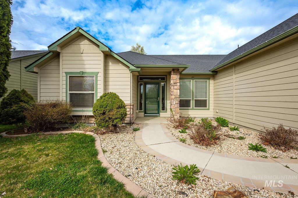 Photo of 4227 N Rhodes Ave, Meridian, ID 83646 (MLS # 98981083)