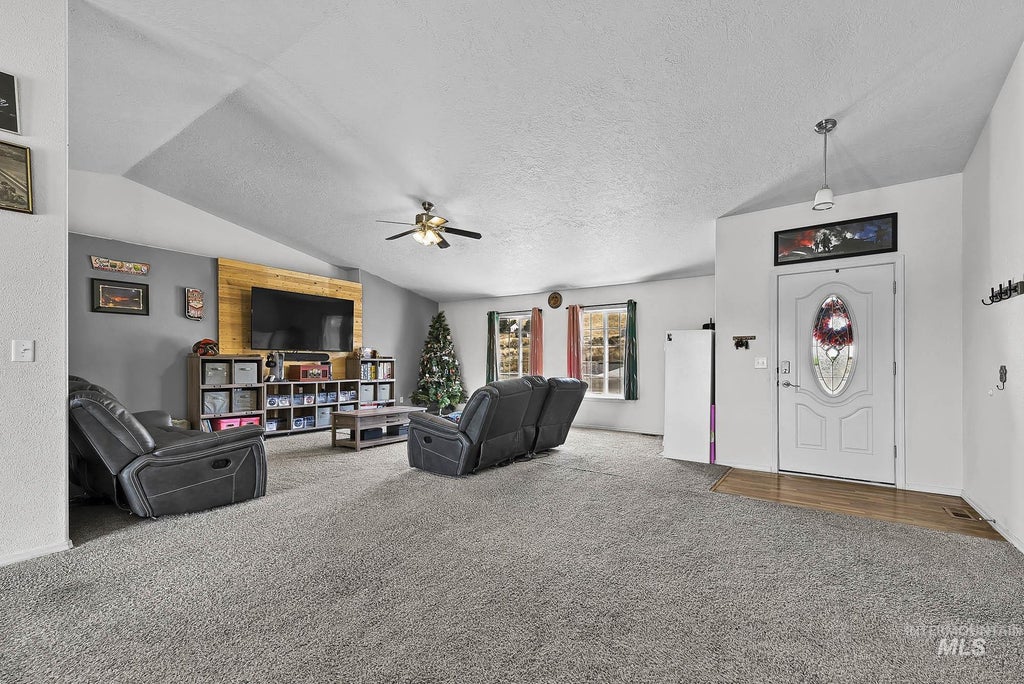 Photo of 880 S Iowa Ave, Payette, ID 83661 (MLS # 99003797)