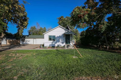 Photo of 420 S Whitley Drive, Fruitland, ID 83619 (MLS # 98961758)