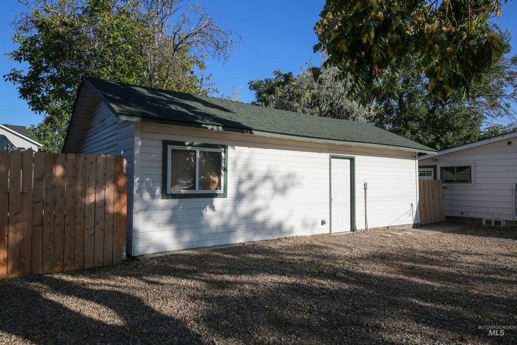 Photo of 420 S Whitley Drive, Fruitland, ID 83619 (MLS # 98961758)