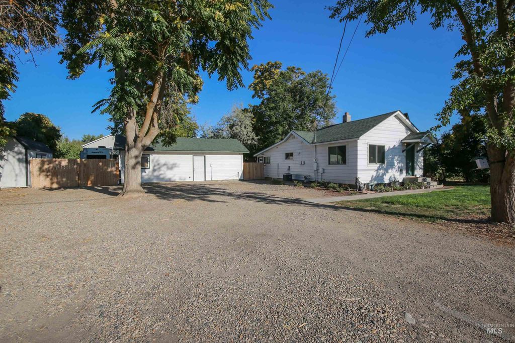 Photo of 420 S Whitley Drive, Fruitland, ID 83619 (MLS # 98961758)