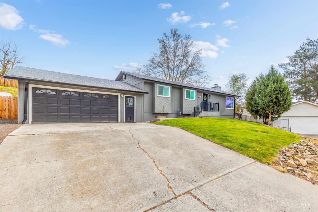 Photo of 1224 Court, Clarkston, WA 99403 (MLS # 98982812)