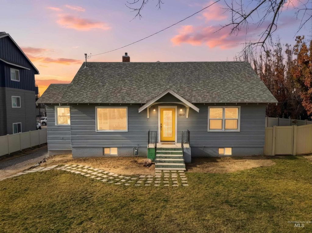 Photo of 1802 S Kimball Ave, Caldwell, ID 83605 (MLS # 98973050)