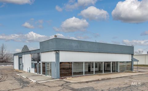 Photo of 2095 SW 4th Ave, Ontario, OR 97914 (MLS # 98972201)