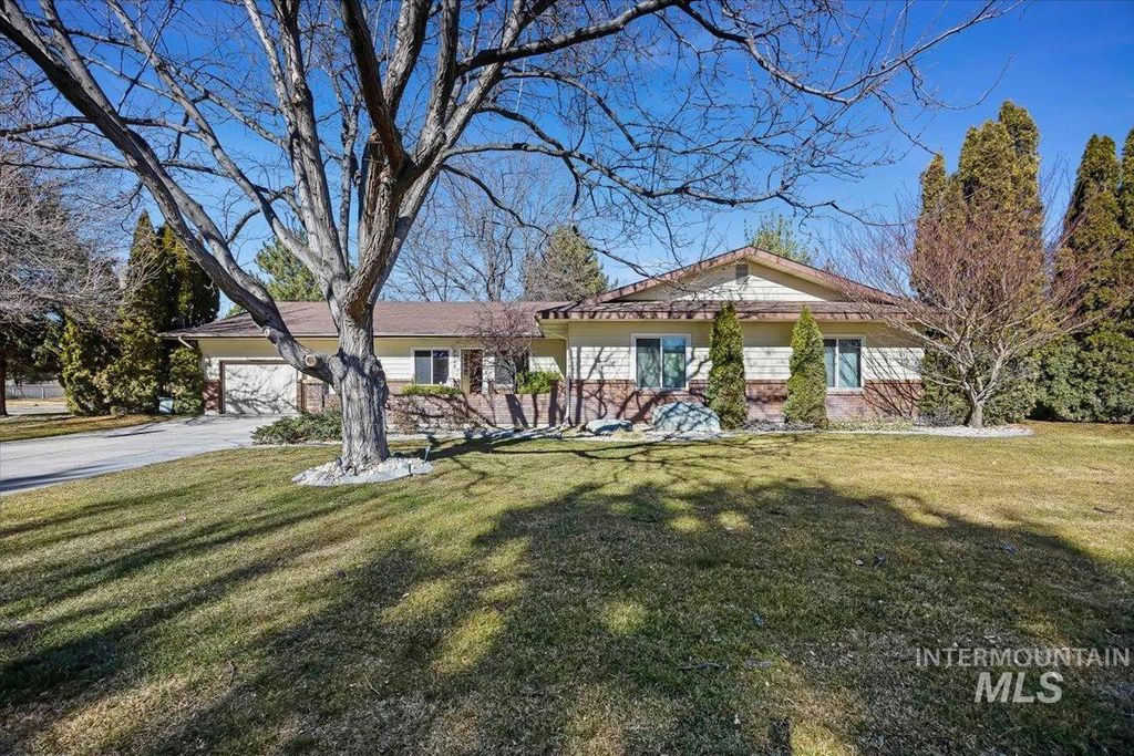 Photo of 3228 Spring Creek Dr, Twin Falls, ID 83301 (MLS # 98976502)