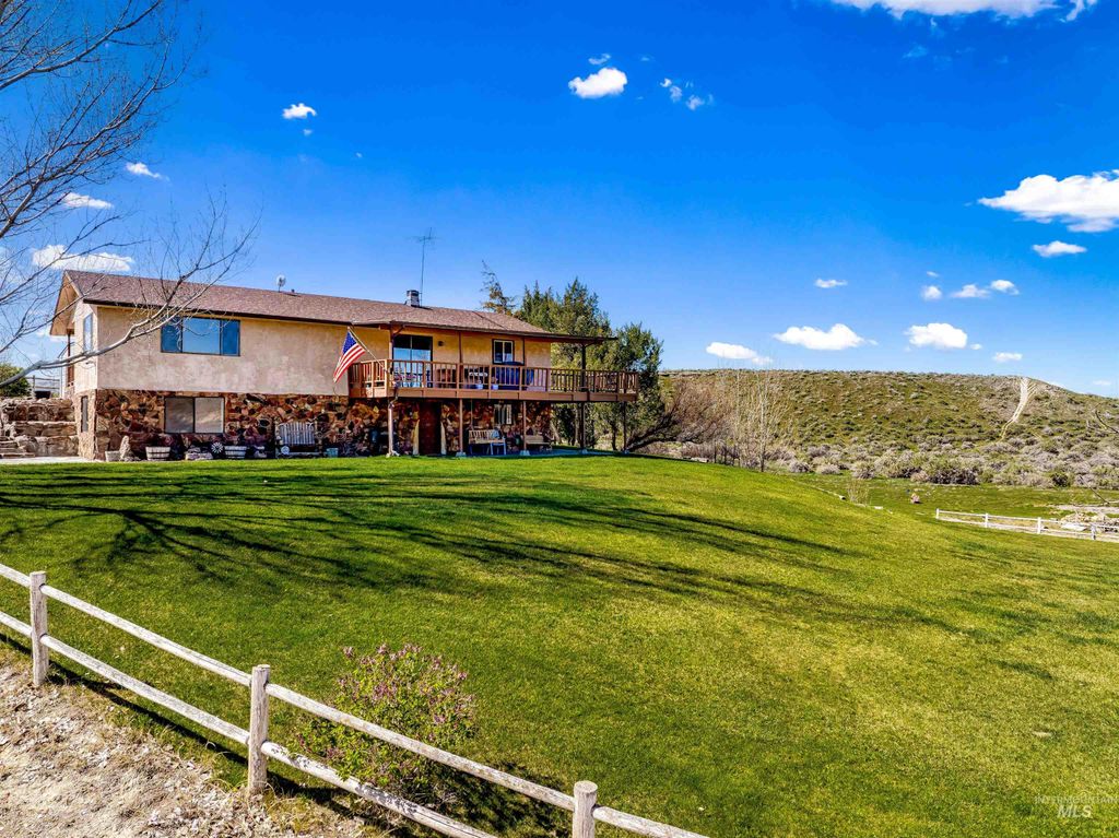 Photo of 17365 State Hwy 78, Melba, ID 83641 (MLS # 98981469)