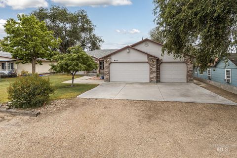 Photo of 803 Ehrgood Ave, Nyssa, OR 97913 (MLS # 98955488)