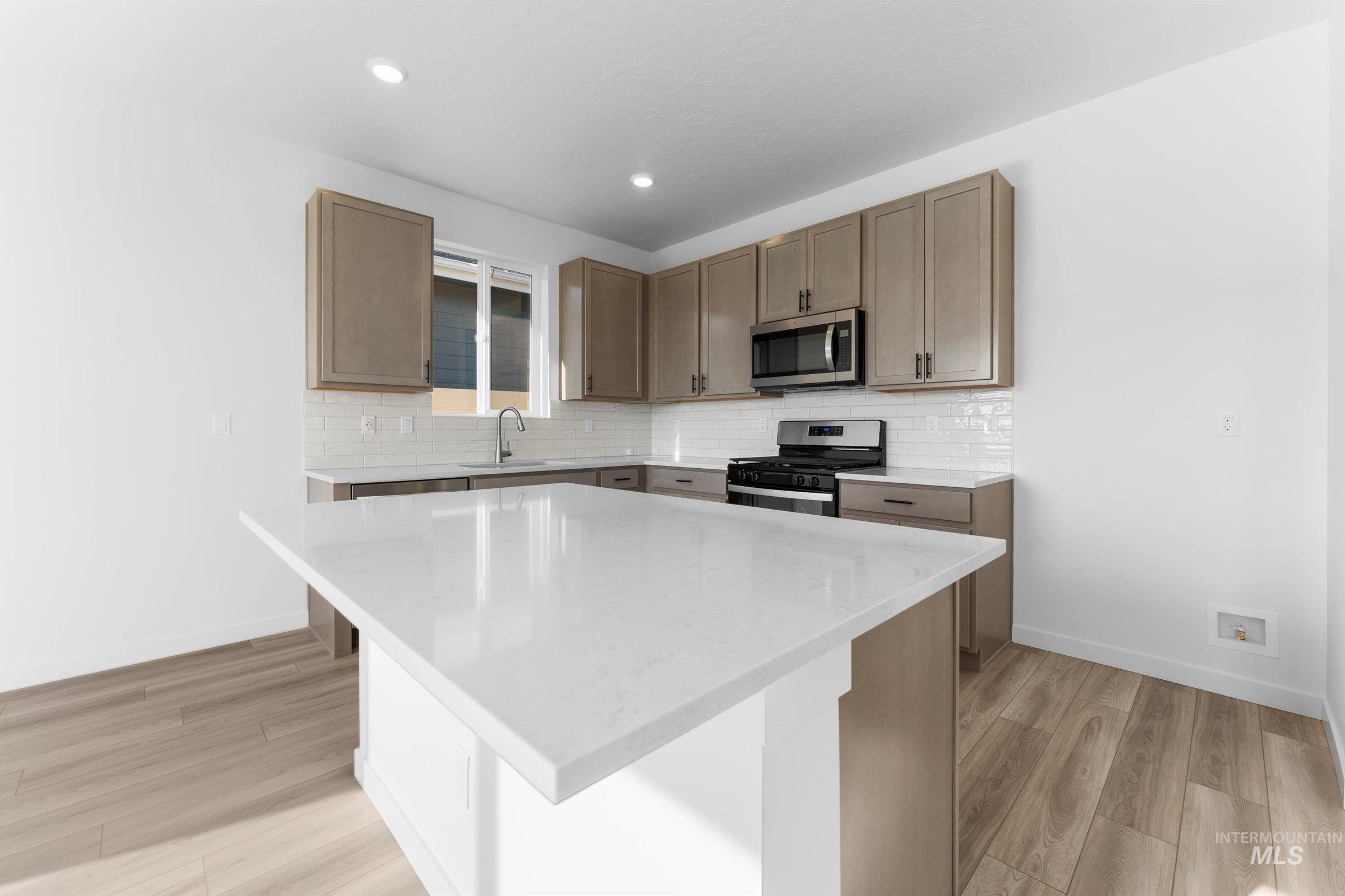 1122 E Exploration Dr