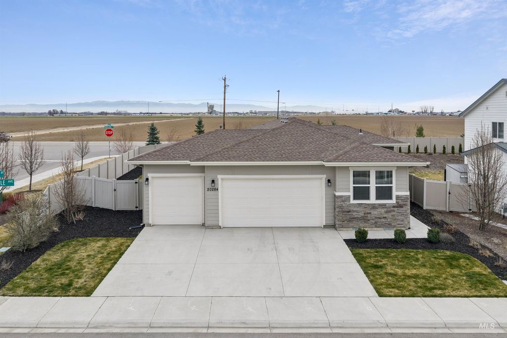 Photo of 20284 Carbondale Ave, Caldwell, ID 83605 (MLS # 98978610)