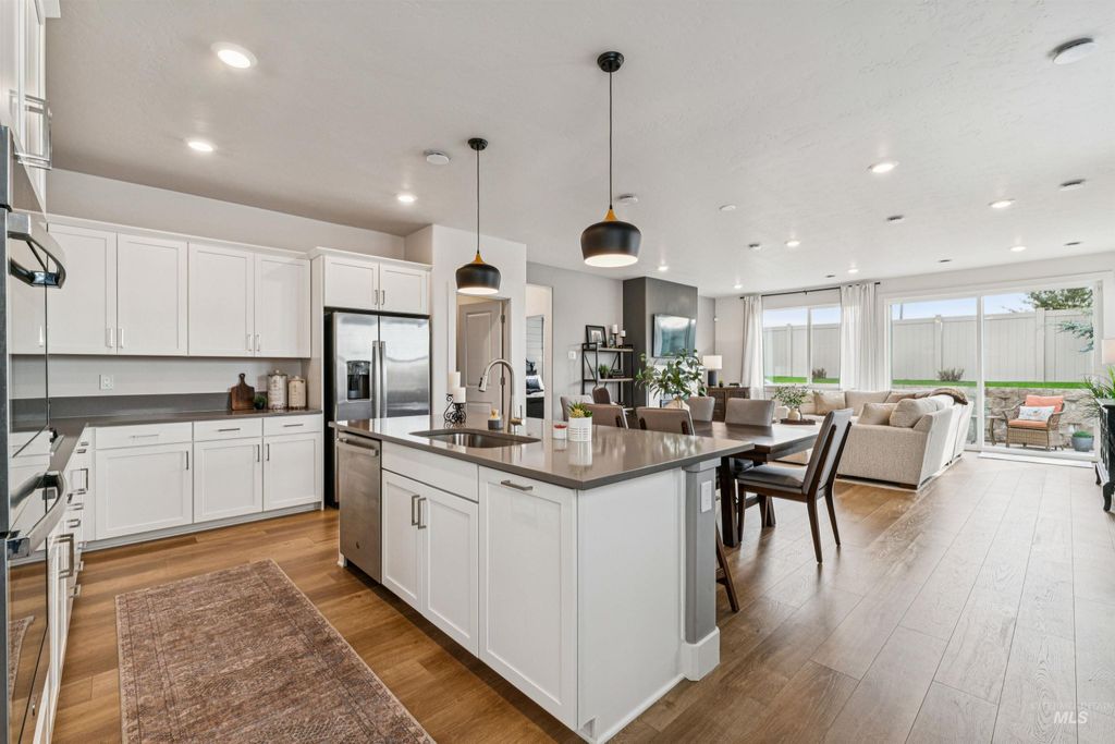 Photo of 20284 Carbondale Ave, Caldwell, ID 83605 (MLS # 98978610)