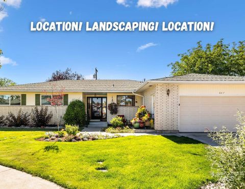 Photo of 847 Rosewood Dr, Twin Falls, ID 83301 (MLS # 98992847)