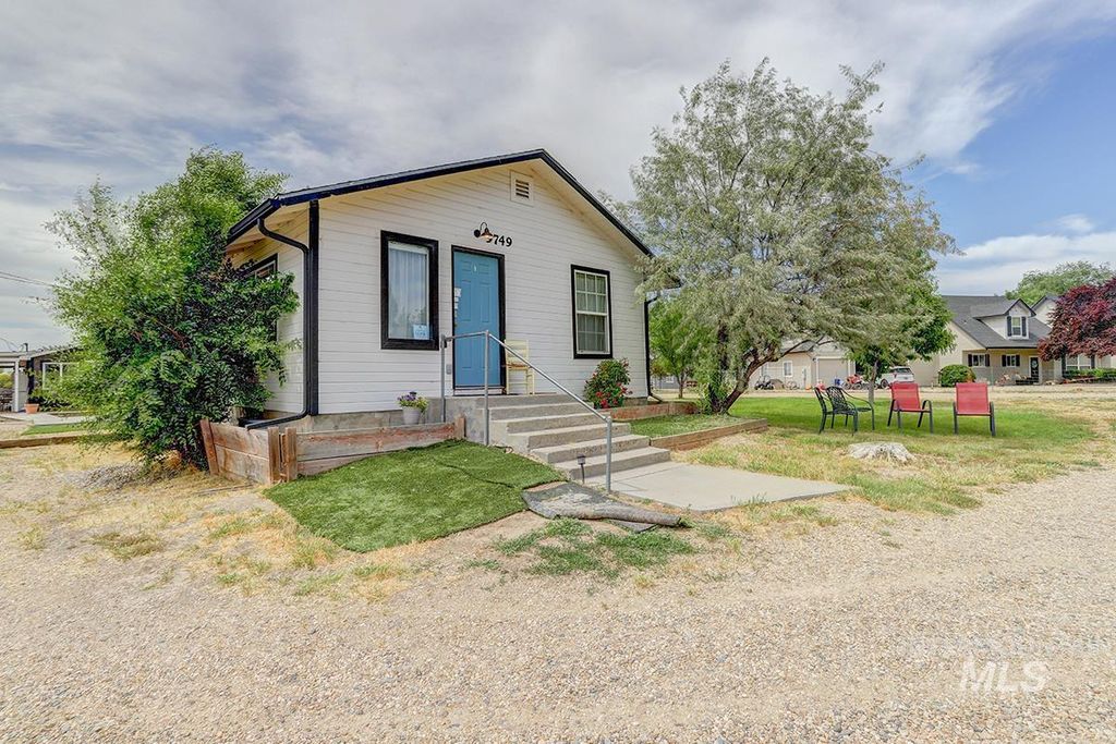 Photo of 9751 Gloria Rd, Middleton, ID 83644 (MLS # 98988300)